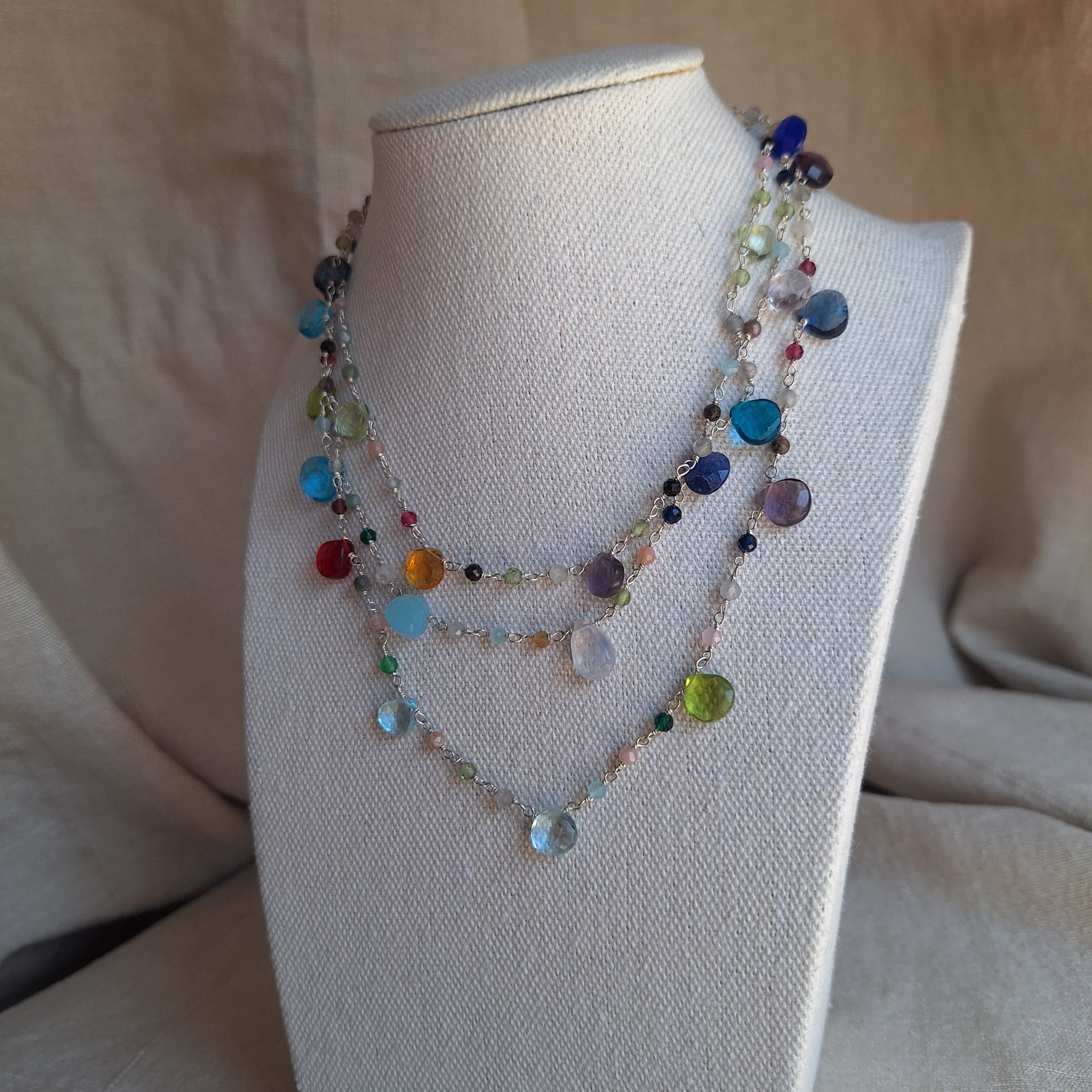 Collana Rosario lunga con pietre a goccia - multicolor