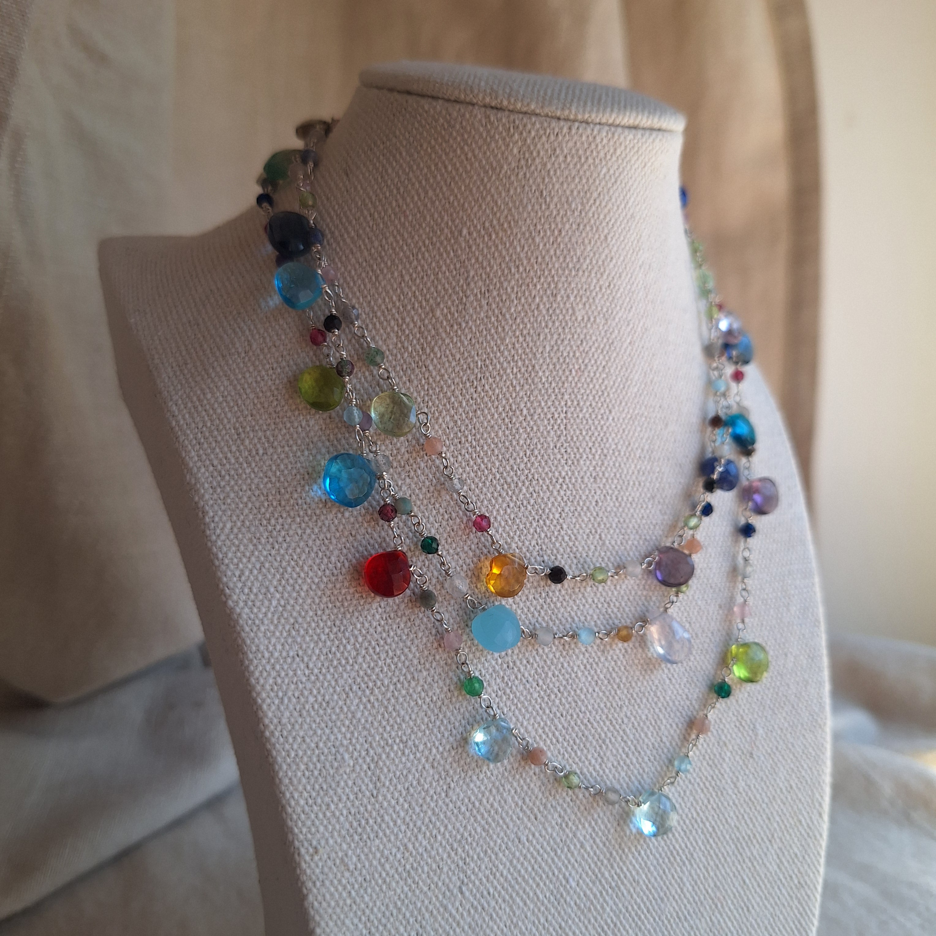 Collana Rosario lunga con pietre a goccia - multicolor