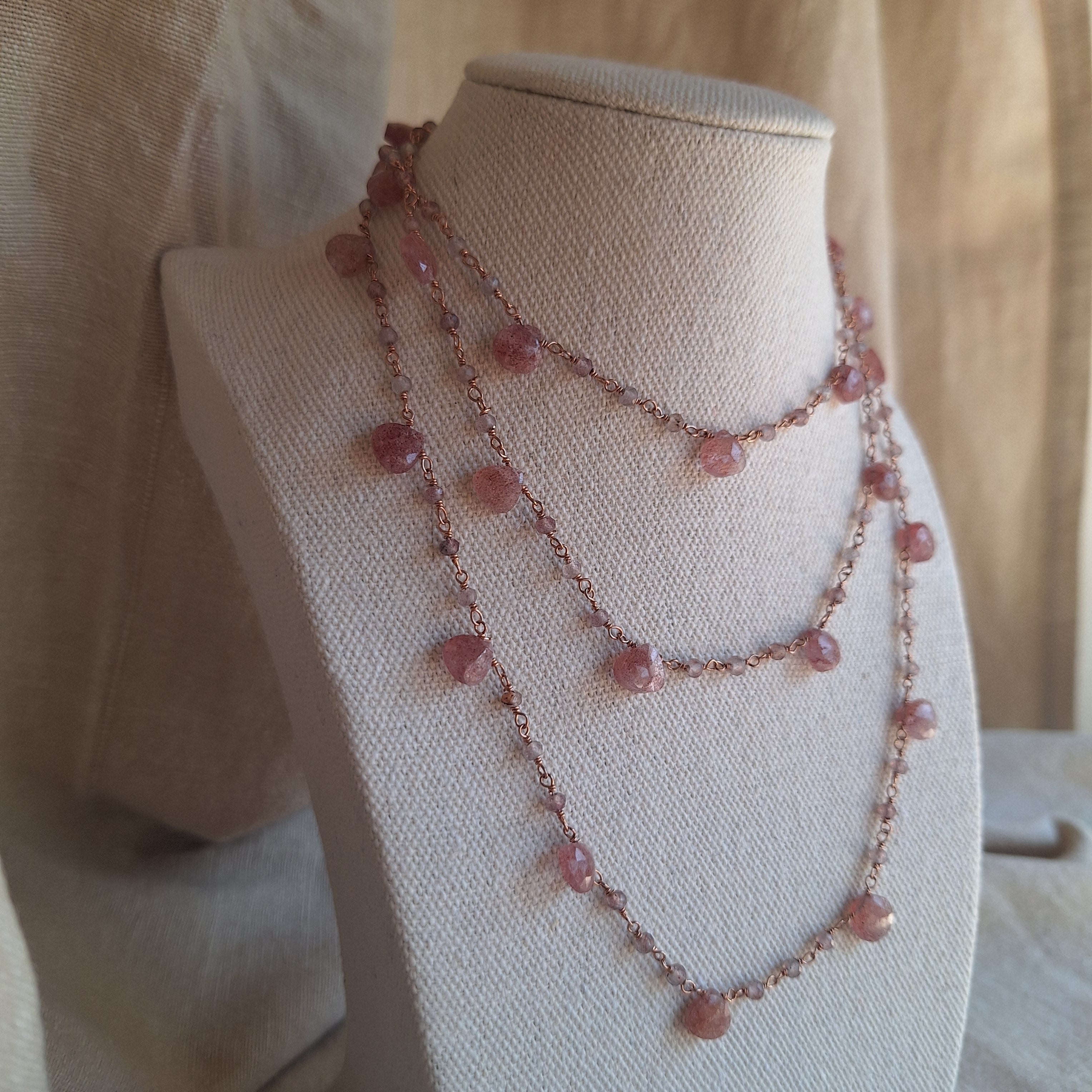 Collana Rosario lunga con pietre a goccia - Quarzo Fragola